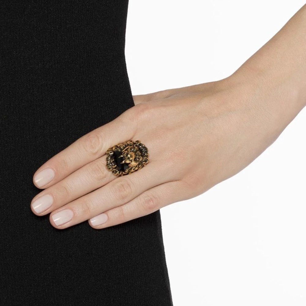 GUCCI LION HEAD RING WITH CRYSTAL